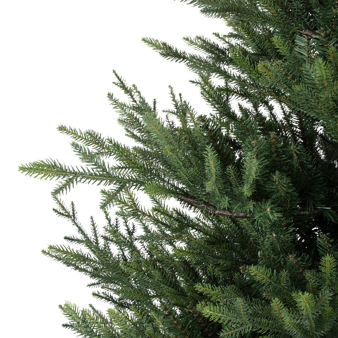 Everlands Norway Spruce Artificial Christmas Tree 270cm / 9ft (ex-display)
