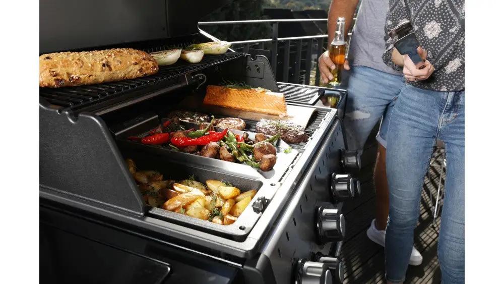 Broil King Crown 490 Gas BBQ