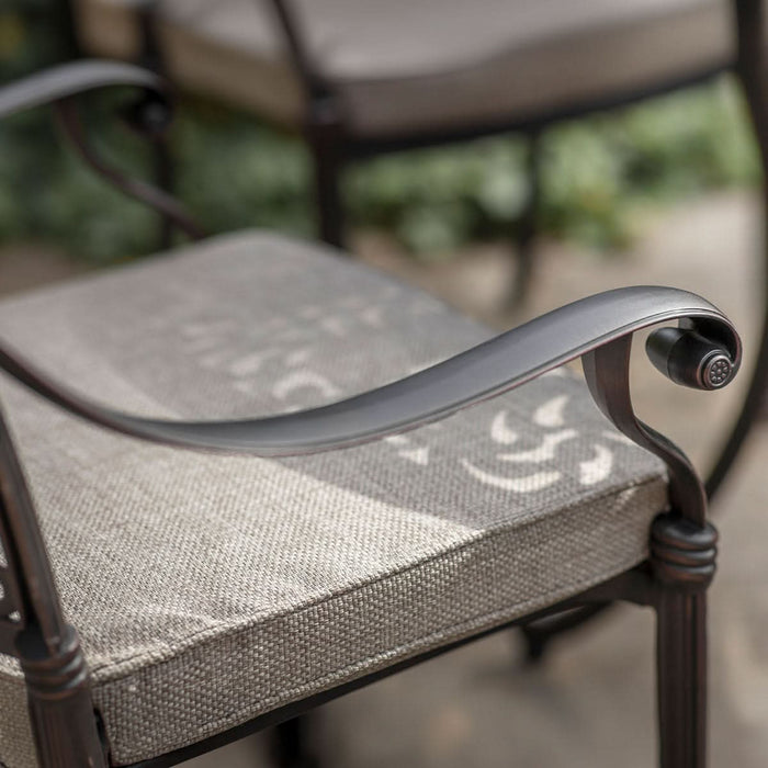 Bramblecrest Venice 4 Seater Aluminium Garden Furniture Dining Set with 2.5m Parasol & Base
