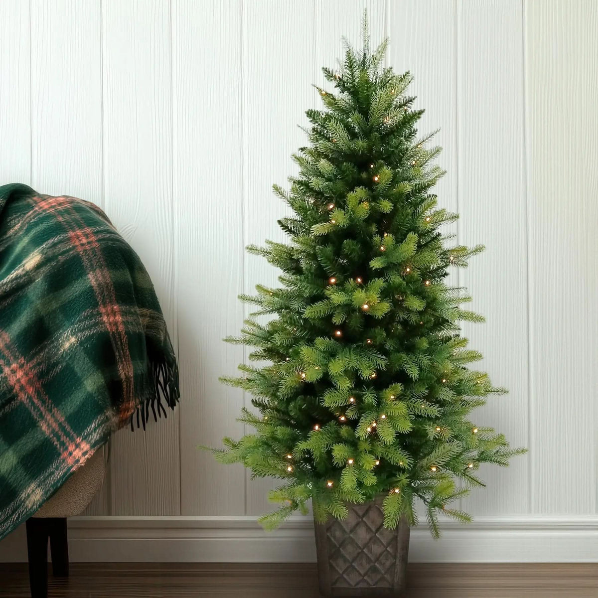 BOSK OAKLEY FIR POTTED CHRISTMAS TREE WITH LED LIGHTS 4.5ft