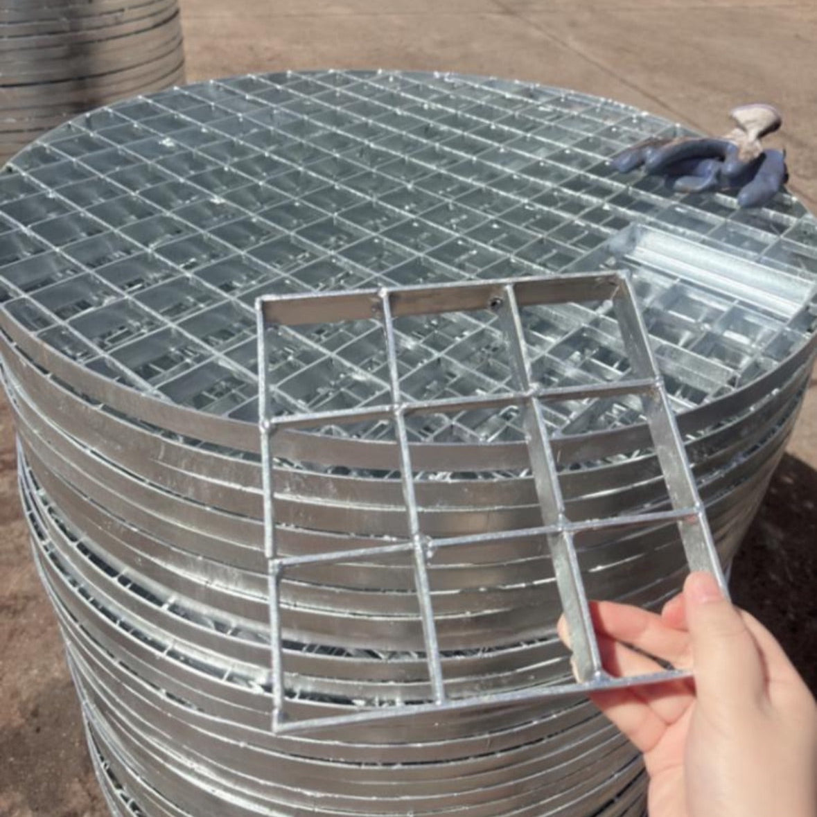 Heavy Duty Galvanised Steel Round Grids for Water Feature 90cm & 120cm