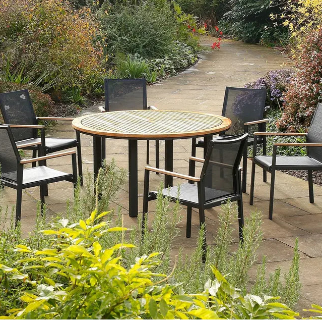 Barlow Tyrie Aura Round 4 Seat Dining Set (ex-display)