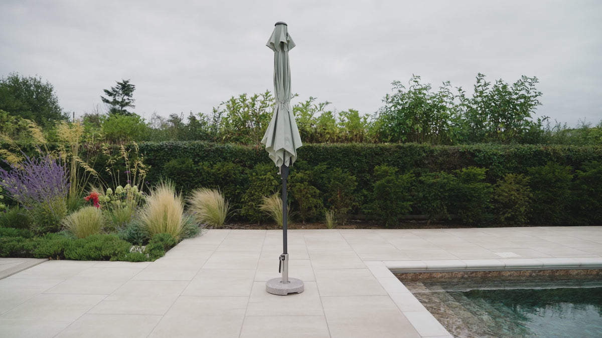 Load video: Kettler Parasol 3.0m Wind-Up with Autotilt and LED Lights Grey Frame