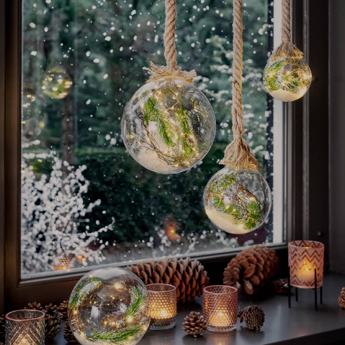 Lumineo Micro LED Snow Ball Pine Classic Warm Indoor (10cm Diameter) 15 Lights