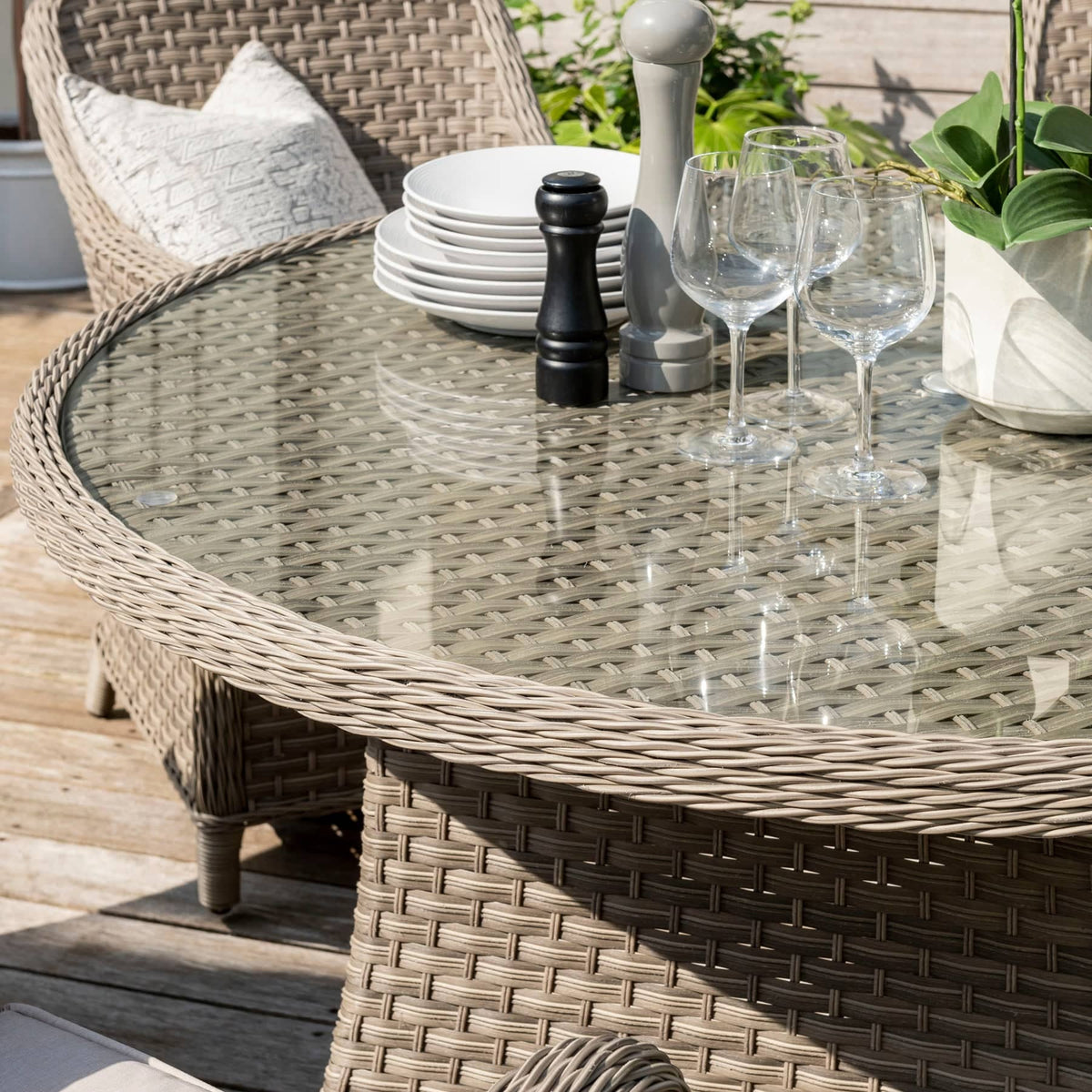 Kettler Garden Furniture Kettler Charlbury Dining 4 Seater Round Garden Table And Chairs Set
