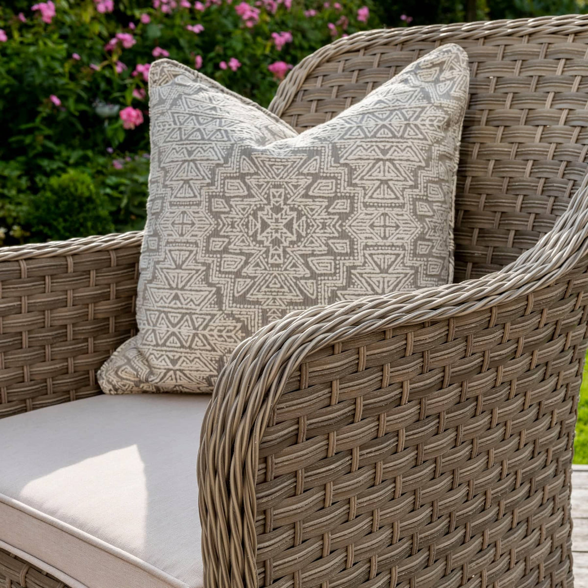 Kettler Garden Furniture Kettler Charlbury Dining 4 Seater Round Garden Table And Chairs Set