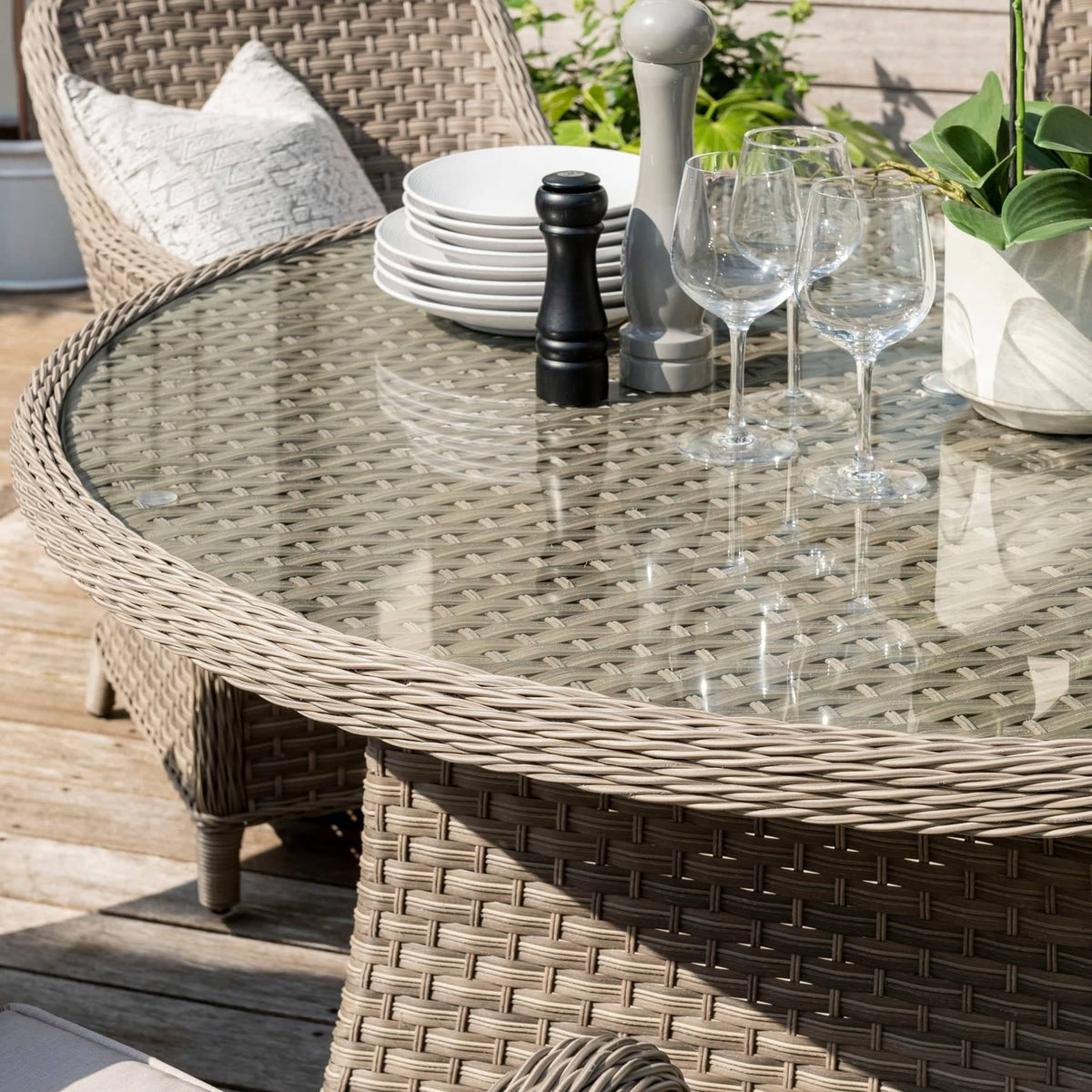 Kettler Garden Furniture Kettler Charlbury Casual Dining 6 Seater Round Garden Table And Chairs Set
