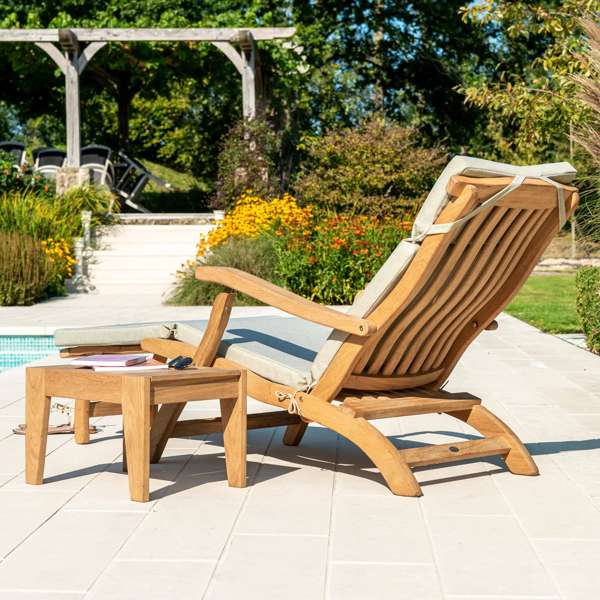 Alexander Rose Roble Steamer Chair with Side Table